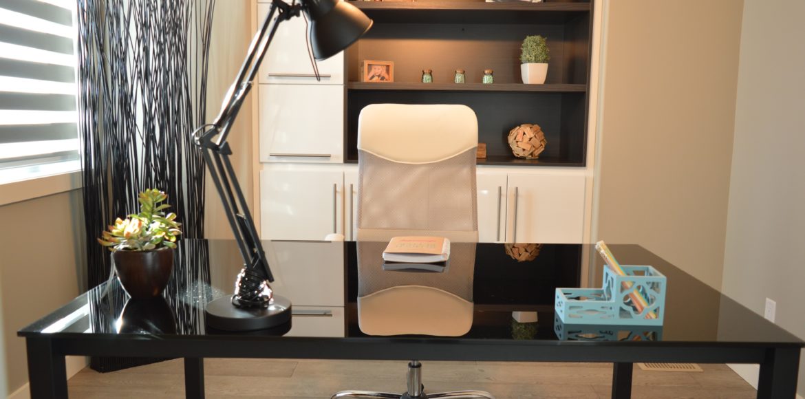 black-study-lamp-on-black-table-159839.jpg